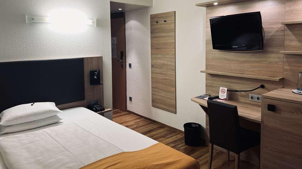 Arvena Messe Hotel Nuremberg Room photo